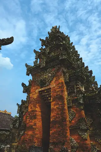 photo containing: Temple, Historic site, Chinese architecture, Ancient history, Wat, Shrine, Hindu Temple