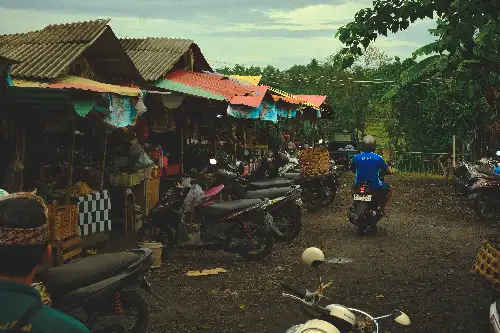 photo containing: Motorcycle, Tire, Automotive Tire, Parking, Market, Village, Bicycle wheel, Bazaar, Scooter
