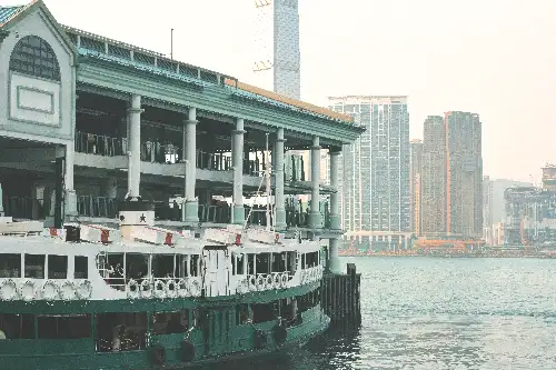 photo containing: Water, Body of water, Waterway, Urban area, Metropolitan area, Skyscraper, Watercraft, Channel, Metropolis, High-rise building