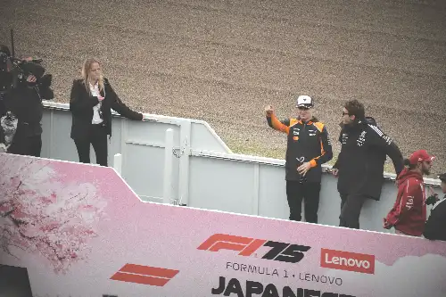 photo containing: Logo, Sports venue, Advertising, Race track, Motorsport, Baseball cap, Banner