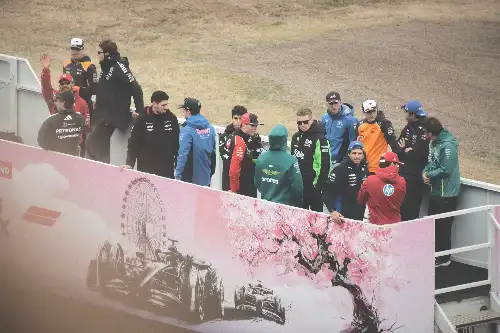 photo containing: Crowd, Fan, Logo, Sports venue, Public event, Audience, Banner, Advertising, Stadium