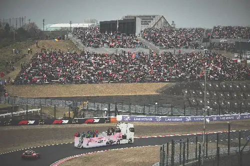 photo containing: Sports venue, Race track, Auto racing, Race car, Motorsport, Racing, Formula 1, Sports car racing, Stadium, Crowd