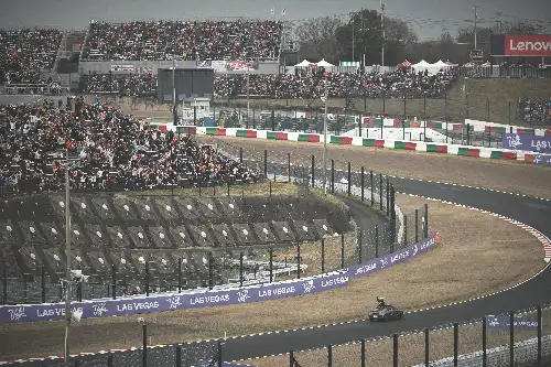 photo containing: Sports venue, Race track, Stadium, Fence, Auto racing, Motorsport, Kit car, Racing, Race car