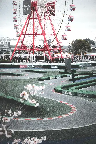 photo containing: Amusement ride, Ferris wheel, Tourist attraction, Race track, List of nonbuilding structure types, Amusement park, Sports venue, Fair